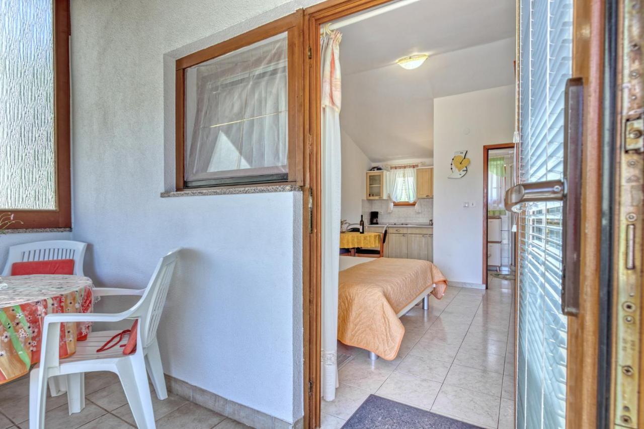 Apartmets Slavica 1644 Banjole Exterior foto